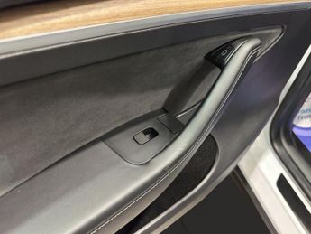 TESLA MODEL Y SUV 5dr Electric Auto RWD (346 ps)
