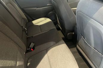 HYUNDAI KONA 39kWh SE Connect SUV 5dr Electric Auto (10.5kW Charger) (136 ps)