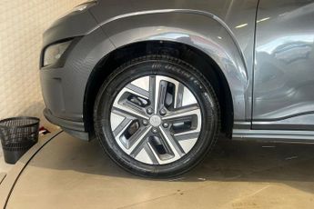 HYUNDAI KONA 39kWh SE Connect SUV 5dr Electric Auto (10.5kW Charger) (136 ps)