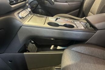 HYUNDAI KONA 39kWh SE Connect SUV 5dr Electric Auto (10.5kW Charger) (136 ps)