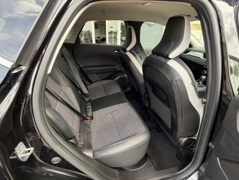 RENAULT CAPTUR 1.6 E-TECH techno SUV 5dr Petrol Hybrid Auto Euro 6 (s/s) (145 p