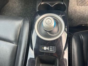 NISSAN LEAF 30kWh Tekna Hatchback 5dr Electric Auto (109 bhp)