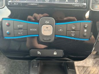 NISSAN LEAF 30kWh Tekna Hatchback 5dr Electric Auto (109 bhp)