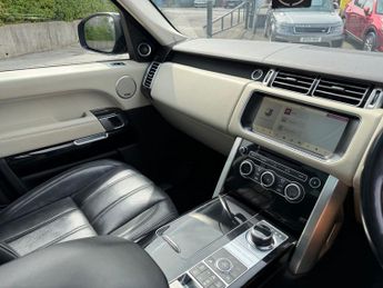 LAND ROVER RANGE ROVER 3.0 TD V6 Vogue SE SUV 5dr Diesel Auto 4WD Euro 6-2 FORMER KEEPE
