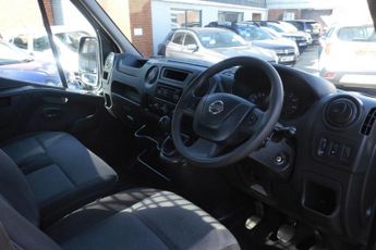 NISSAN NV400 2.3 dCi 35 SE Dropside 2dr Diesel Manual FWD L3 Euro 6 (130 ps)