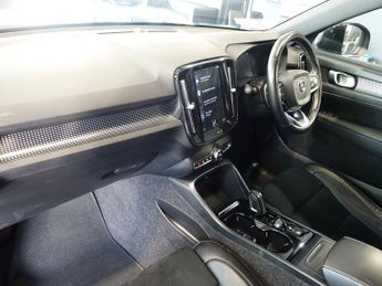 VOLVO XC40 1.5 T3 R-Design SUV 5dr Petrol Auto Euro 6 (s/s) (163 ps)