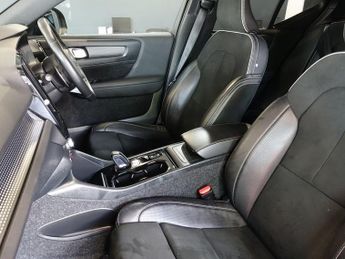 VOLVO XC40 1.5 T3 R-Design SUV 5dr Petrol Auto Euro 6 (s/s) (163 ps)