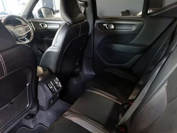 VOLVO XC40 1.5 T3 R-Design SUV 5dr Petrol Auto Euro 6 (s/s) (163 ps)
