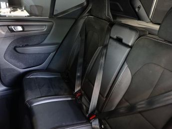VOLVO XC40 1.5 T3 R-Design SUV 5dr Petrol Auto Euro 6 (s/s) (163 ps)