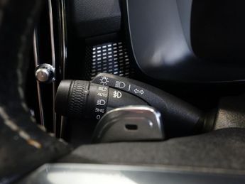 VOLVO XC40 1.5 T3 R-Design SUV 5dr Petrol Auto Euro 6 (s/s) (163 ps)