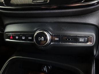 VOLVO XC40 1.5 T3 R-Design SUV 5dr Petrol Auto Euro 6 (s/s) (163 ps)