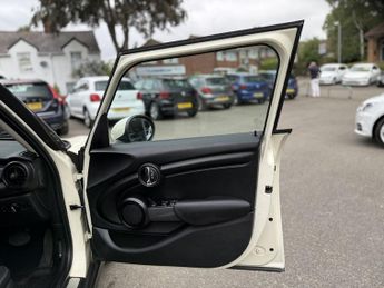 MINI HATCH 1.5 Cooper Hatchback 5dr Petrol Steptronic Euro 6 (s/s) (136 ps)