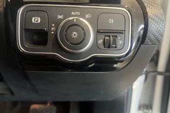 MERCEDES-BENZ A CLASS 1.5 A180d SE (Executive) Hatchback 5dr Diesel 7G-DCT Euro 6 (s/s