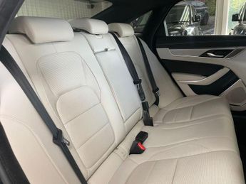 JAGUAR XF 2.0 D200 MHEV R-Dynamic SE Saloon 4dr Diesel Auto Euro 6 (s/s) (