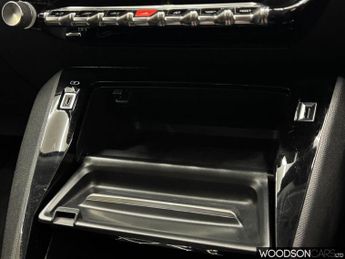 PEUGEOT E-2008 50kWh Allure Premium SUV 5dr Electric Auto (136 ps)