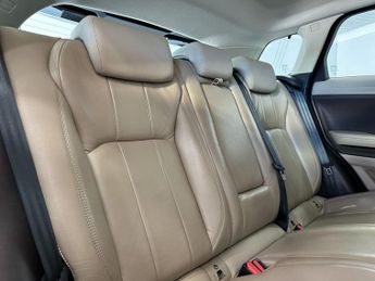 LAND ROVER RANGE ROVER EVOQUE 2.0 TD4 SE SUV 5dr Diesel Auto 4WD Euro 6 (s/s) (180 ps)