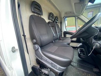 PEUGEOT BOXER 2.0 BlueHDi 333 Professional Panel Van 5dr Diesel Manual L1 H1 E