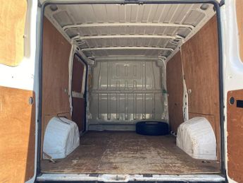 PEUGEOT BOXER 2.0 BlueHDi 333 Professional Panel Van 5dr Diesel Manual L1 H1 E