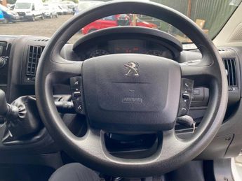 PEUGEOT BOXER 2.0 BlueHDi 333 Professional Panel Van 5dr Diesel Manual L1 H1 E