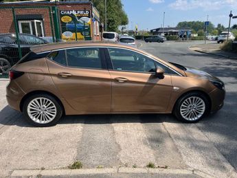 VAUXHALL ASTRA 1.6 CDTi BlueInjection Elite Nav Hatchback 5dr Diesel Auto Euro 