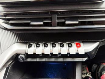 PEUGEOT 5008 1.2 PureTech Allure SUV 5dr Petrol EAT Euro 6 (s/s) (130 ps)