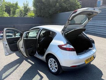 RENAULT MEGANE 1.5 dCi ENERGY Dynamique TomTom Hatchback 5dr Diesel Manual Euro