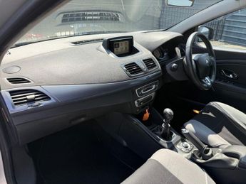 RENAULT MEGANE 1.5 dCi ENERGY Dynamique TomTom Hatchback 5dr Diesel Manual Euro