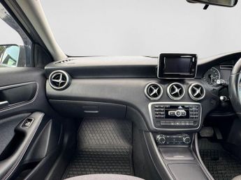 MERCEDES-BENZ A CLASS 1.5 A180 CDI SE Hatchback 5dr Diesel 7G-DCT Euro 5 (s/s) (109 ps