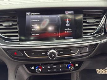 VAUXHALL INSIGNIA 2.0i Turbo Elite Nav Grand Sport 5dr Petrol Automatic 4WD Euro 6