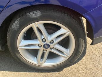 FORD FOCUS 1.0T EcoBoost Zetec Edition Hatchback 5dr Petrol Manual Euro 6 (