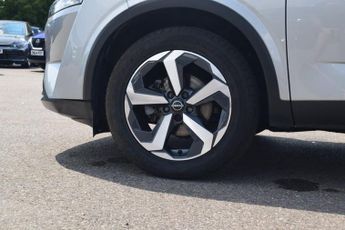 NISSAN QASHQAI 1.3 DIG-T MHEV N-Connecta SUV 5dr Petrol Hybrid XTRON Euro 6 (s/