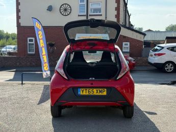 TOYOTA AYGO 1.0 VVT-i x-play Hatchback 3dr Petrol Manual Euro 5 Euro 5 (68 p