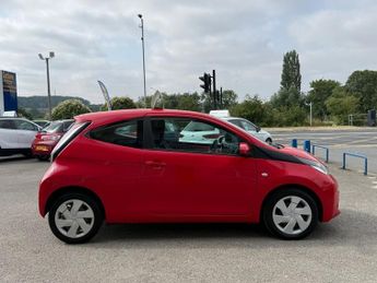 TOYOTA AYGO 1.0 VVT-i x-play Hatchback 3dr Petrol Manual Euro 5 Euro 5 (68 p