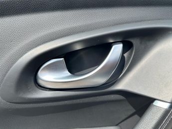 RENAULT KADJAR 1.3 TCe Iconic SUV 5dr Petrol Manual Euro 6 (s/s) (140 ps)