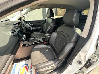 RENAULT KADJAR 1.3 TCe Iconic SUV 5dr Petrol Manual Euro 6 (s/s) (140 ps)