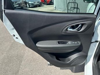 RENAULT KADJAR 1.3 TCe Iconic SUV 5dr Petrol Manual Euro 6 (s/s) (140 ps)