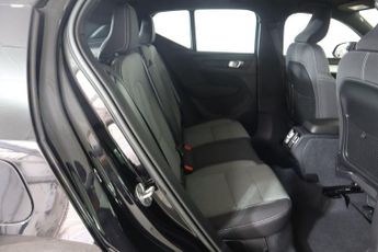VOLVO XC40 2.0 B3 MHEV Plus Dark DCT Auto Euro 6 (s/s) 5dr