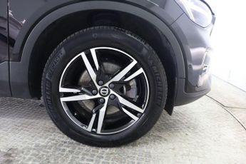 VOLVO XC40 2.0 B3 MHEV Plus Dark DCT Auto Euro 6 (s/s) 5dr