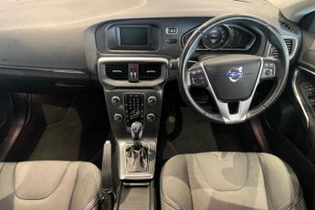 VOLVO V40 CROSS COUNTRY 2.0 D2 SE Hatchback 5dr Diesel Auto Euro 6 (s/s) (120 ps) Rear P