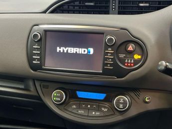 TOYOTA YARIS 1.5 VVT-h Icon Tech Hatchback 5dr Petrol Hybrid E-CVT Euro 6 (s/