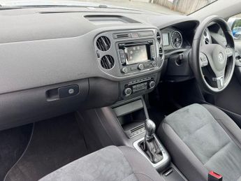 VOLKSWAGEN TIGUAN 2.0 TDI BlueMotion Tech Match SUV 5dr Diesel DSG 4WD Euro 5 (s/s