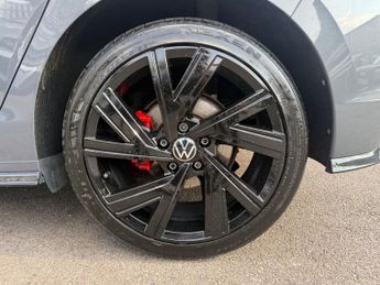 VOLKSWAGEN GOLF 1.5 eTSI MHEV R-Line Hatchback 5dr Petrol Hybrid DSG Euro 6 (s/s