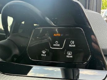 VOLKSWAGEN GOLF 1.5 eTSI MHEV R-Line Hatchback 5dr Petrol Hybrid DSG Euro 6 (s/s