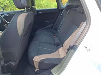 VAUXHALL ASTRA 1.6 16v SRi Hatchback 5dr Petrol Auto Euro 5 (115 ps)
