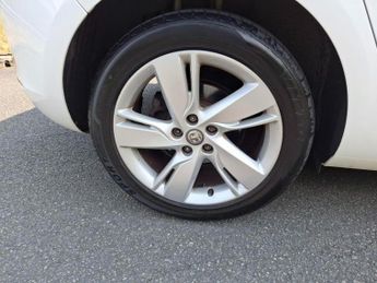 VAUXHALL ASTRA 1.6 16v SRi Hatchback 5dr Petrol Auto Euro 5 (115 ps)