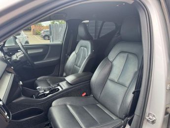VOLVO XC40 2.0 D4 Inscription Pro SUV 5dr Diesel Auto AWD 