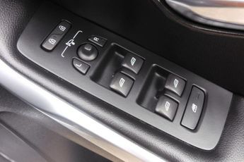 VOLVO V40 2.0 D2 Inscription Hatchback 5dr Diesel Auto Euro 6 (s/s) (120 p