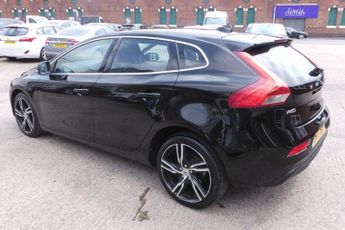 VOLVO V40 2.0 D2 Inscription Hatchback 5dr Diesel Auto Euro 6 (s/s) (120 p