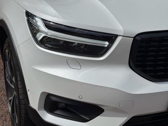 VOLVO XC40 2.0 D4 R-Design SUV 5dr Diesel Auto AWD Euro 6 (s/s) (190 ps)
