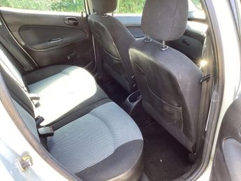 PEUGEOT 206 1.4 8v S Hatchback 5dr Petrol Automatic (a/c) (165 g/km, 75 bhp)